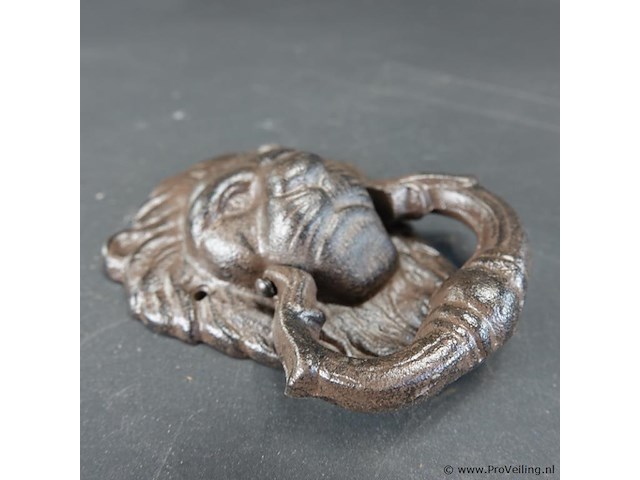 Ijzeren leeuwenkop als deurklopper - afbeelding 2 van  5