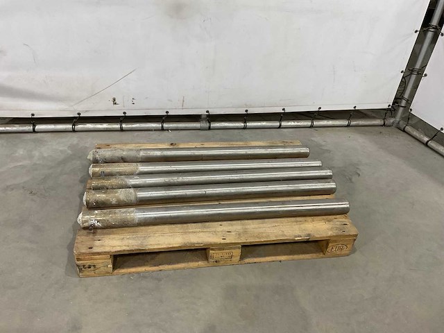 Ijzeren palen (5x) - afbeelding 1 van  3