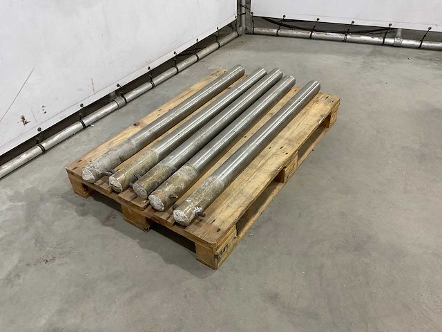 Ijzeren palen (5x) - afbeelding 2 van  3