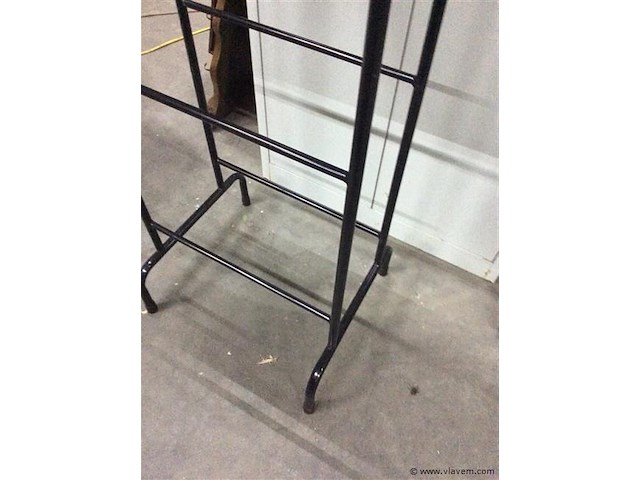 Ijzeren rek ( zonder bak ) - afbeelding 2 van  2