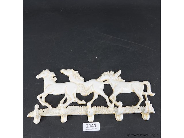 Ijzeren rennende paarden als hangrek - afbeelding 1 van  5