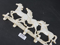 Ijzeren rennende paarden als hangrek - afbeelding 2 van  5