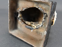 Ijzeren schedel op basement - afbeelding 5 van  5