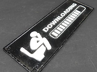 Ijzeren schild downloading - afbeelding 2 van  5