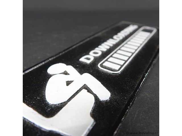 Ijzeren schild downloading - afbeelding 4 van  5