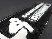 Ijzeren schild downloading - afbeelding 4 van  5