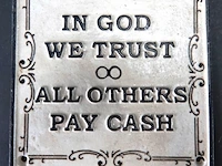 Ijzeren schild in god we trust - afbeelding 2 van  5