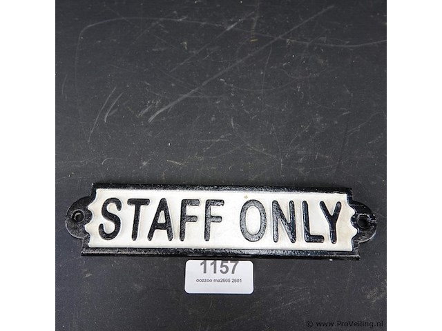 Ijzeren schild staff only - afbeelding 1 van  5