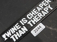 Ijzeren schild wine is cheaper than therapy - afbeelding 3 van  5