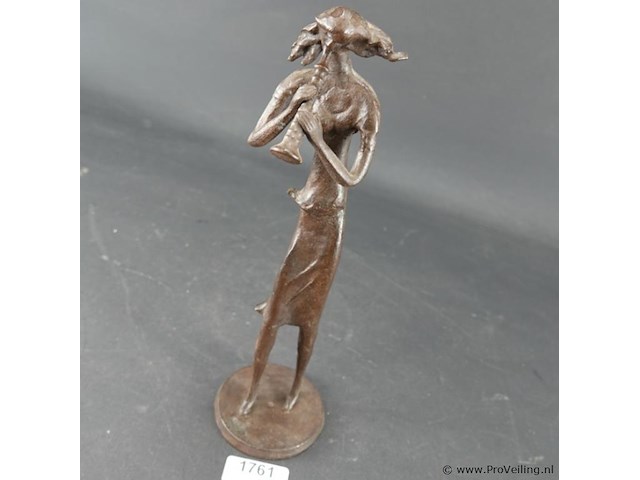 Ijzeren sculptuur muzikante - afbeelding 2 van  5