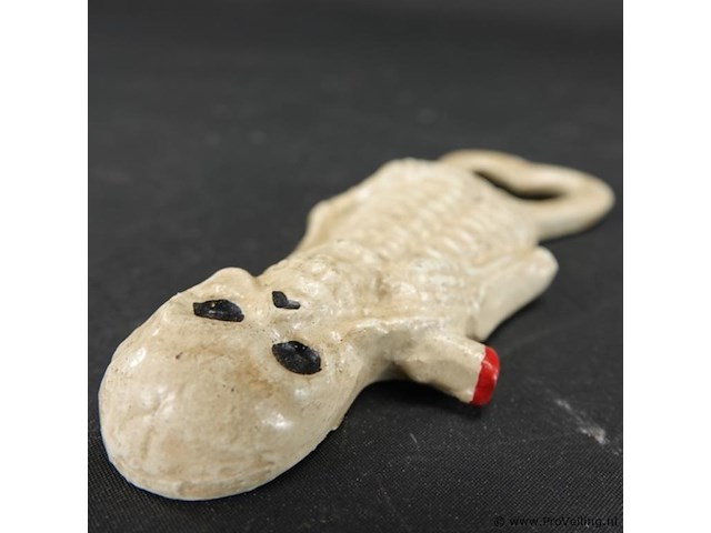 Ijzeren skelet als flesopener - afbeelding 4 van  5