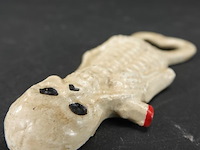 Ijzeren skelet als flesopener - afbeelding 4 van  5