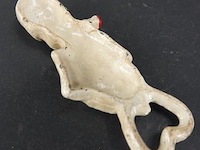 Ijzeren skelet als flesopener - afbeelding 5 van  5