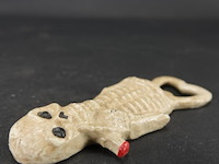 Ijzeren skelet als flesopener - afbeelding 4 van  5