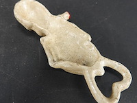 Ijzeren skelet als flesopener - afbeelding 5 van  5