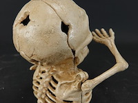 Ijzeren skelet als muntenhapper - afbeelding 4 van  5