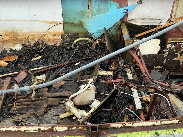 Ijzeren sloep - afbeelding 4 van  14