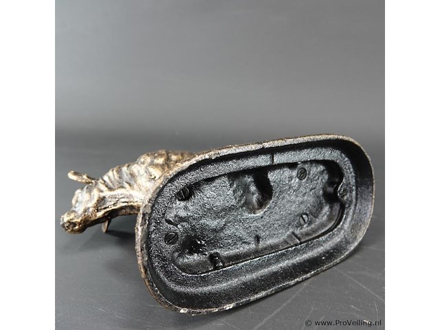 Ijzeren stier - afbeelding 5 van  5