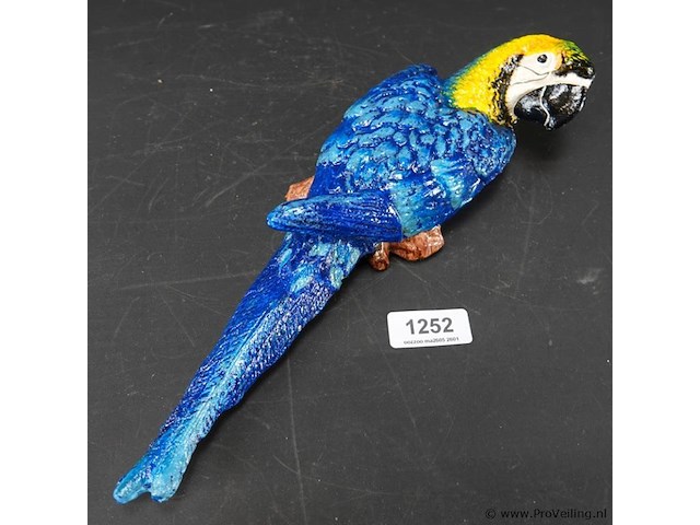 Ijzeren wanddecoratie in de vorm een blauw-gele ara - afbeelding 2 van  5