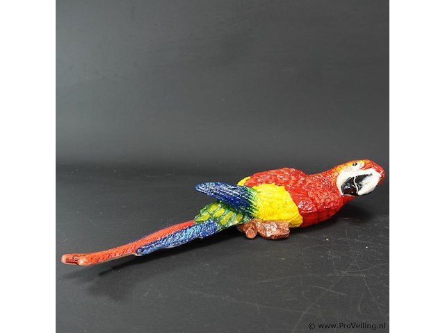 Ijzeren wanddecoratie in de vorm van een rood-gele ara. - afbeelding 4 van  5
