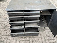 Ijzeren werkbank. - afbeelding 2 van  2