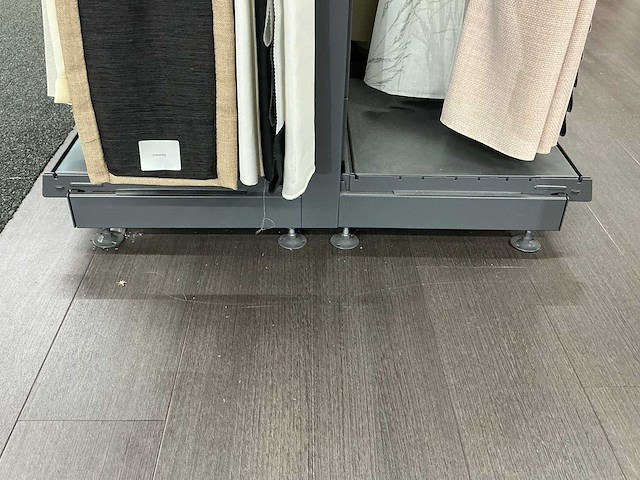 Ijzeren winkelstelling - afbeelding 6 van  17