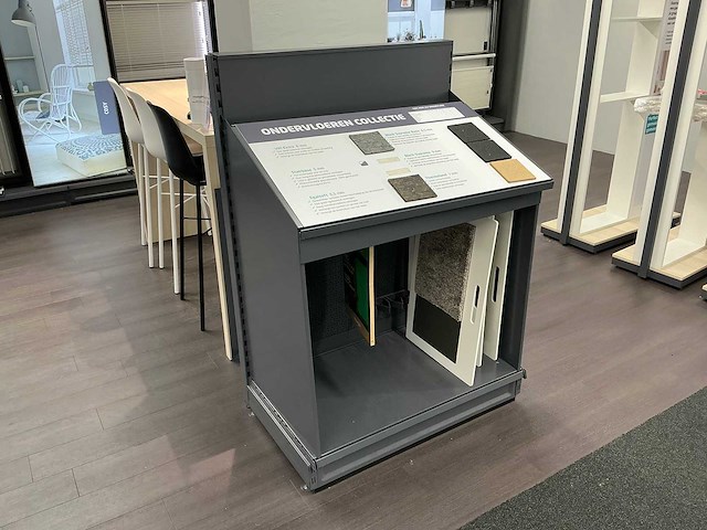 Ijzeren winkelstelling - afbeelding 11 van  17