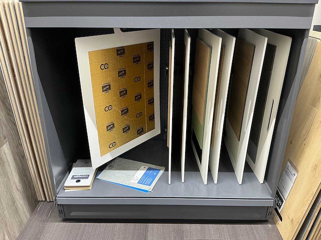 Ijzeren winkelstelling - afbeelding 4 van  16