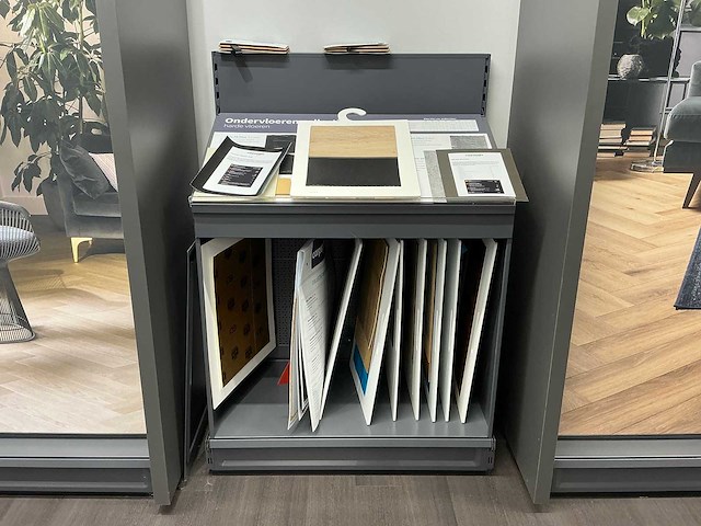 Ijzeren winkelstelling - afbeelding 11 van  16