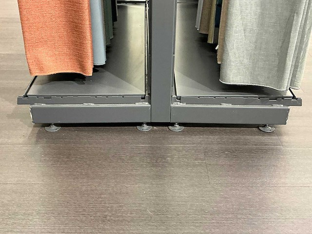 Ijzeren winkelstelling - afbeelding 8 van  20