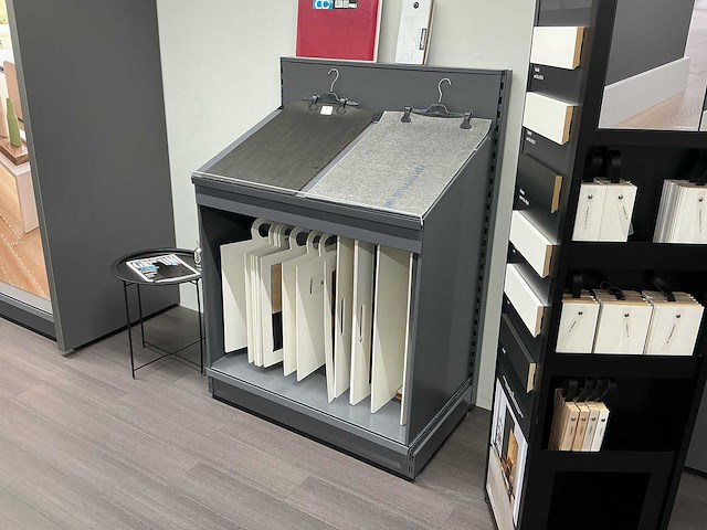 Ijzeren winkelstelling - afbeelding 12 van  20