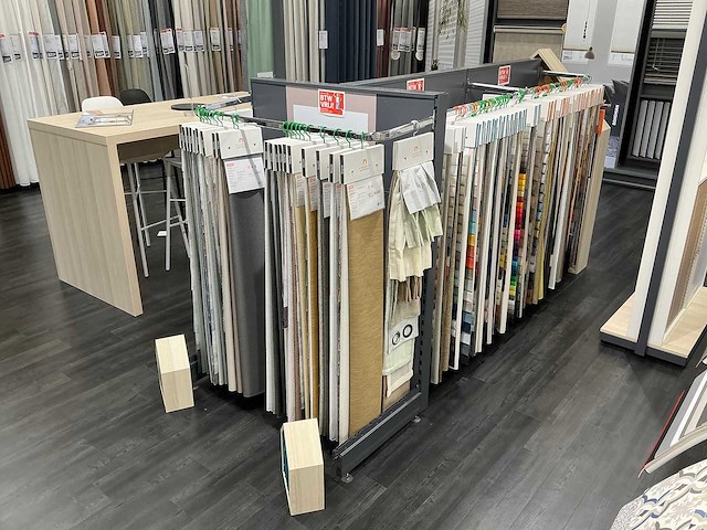 Ijzeren winkelstelling - afbeelding 1 van  4