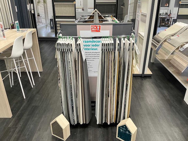 Ijzeren winkelstelling - afbeelding 2 van  4