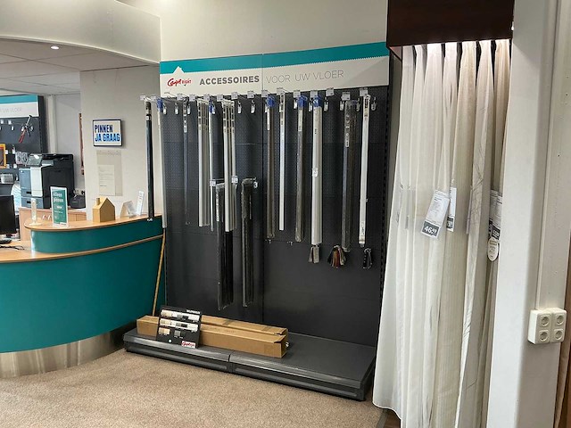 Ijzeren winkelstelling - afbeelding 1 van  13