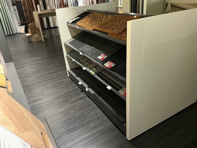 Ijzeren winkelstelling - afbeelding 4 van  11