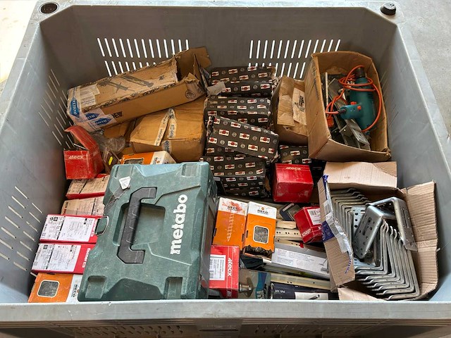 Ijzerwaren en bevestigingsmaterialen - afbeelding 1 van  3