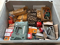 Ijzerwaren en bevestigingsmaterialen - afbeelding 1 van  3