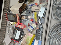 Ijzerwaren in 20 kratten universeel, partij - afbeelding 21 van  23