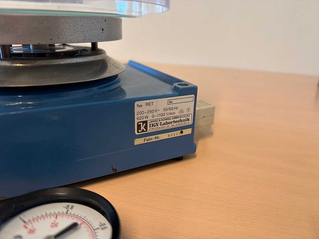 Ikamag ret vacuüm desiccator met verwarmde magneetroerder en vacuümmeter - afbeelding 3 van  5