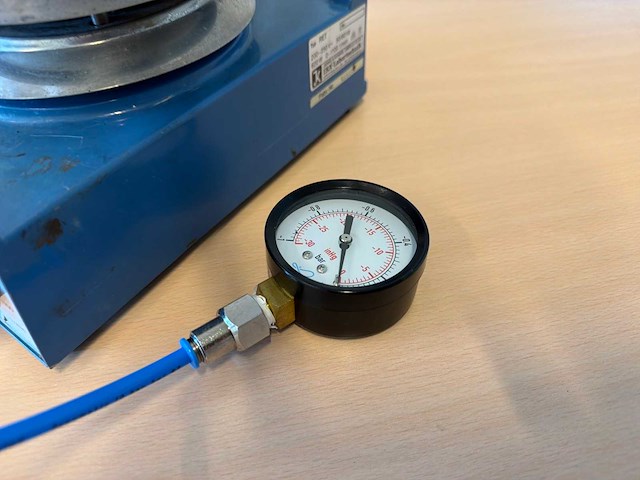 Ikamag ret vacuüm desiccator met verwarmde magneetroerder en vacuümmeter - afbeelding 5 van  5