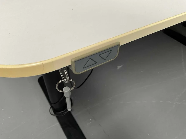 Ikea - bureau (elektrisch in hoogte verstelbaar) (2x) - afbeelding 3 van  6