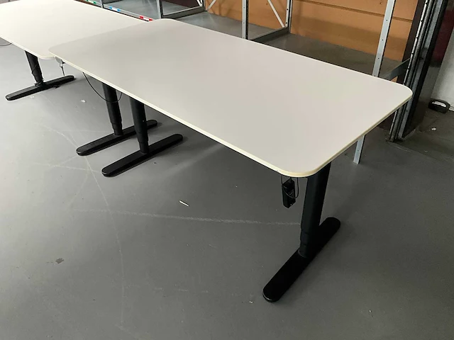 Ikea - bureau (elektrisch in hoogte verstelbaar) (2x) - afbeelding 4 van  6