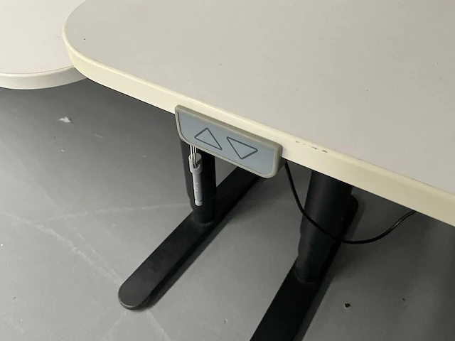 Ikea - bureau (elektrisch in hoogte verstelbaar) (2x) - afbeelding 5 van  6