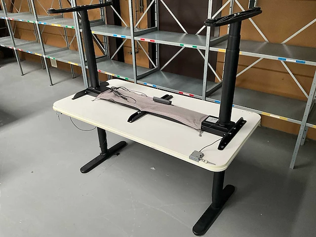 Ikea - bureau (elektrisch in hoogte verstelbaar) (2x) - afbeelding 6 van  6