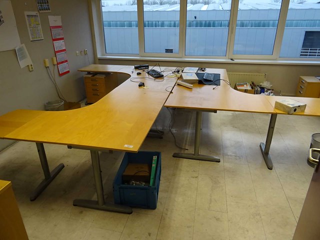 Ikea - kantoorinventaris - afbeelding 1 van  6