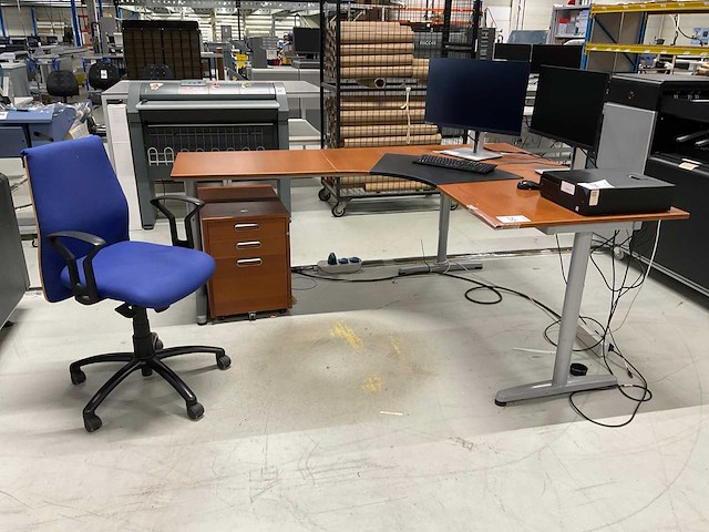 Ikea bureau met bureaustoel en ladeblok - afbeelding 2 van  5