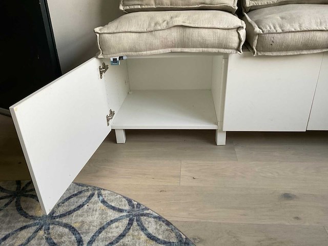 Ikea fennes kastbank met vier kussens - afbeelding 3 van  6