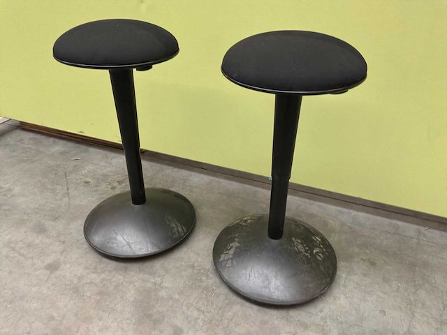 Ikea nilserik in hoogte verstelbare kruk (2x) - afbeelding 1 van  3