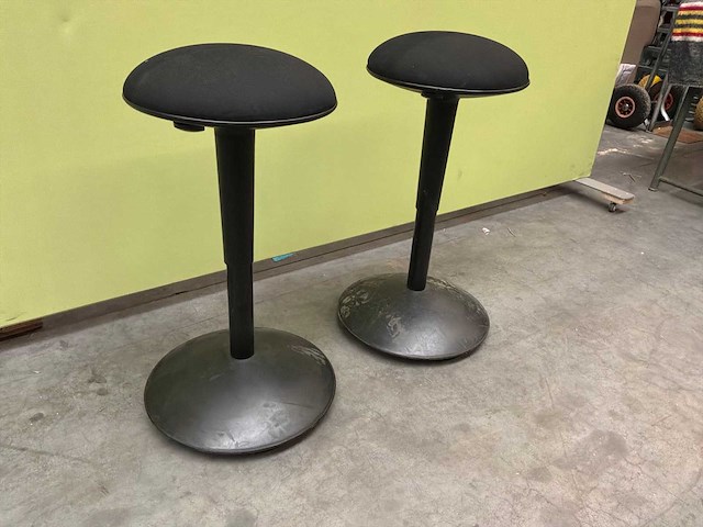 Ikea nilserik in hoogte verstelbare kruk (2x) - afbeelding 2 van  3