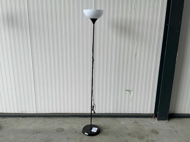 Ikea tågarp vloerlamp - afbeelding 1 van  4